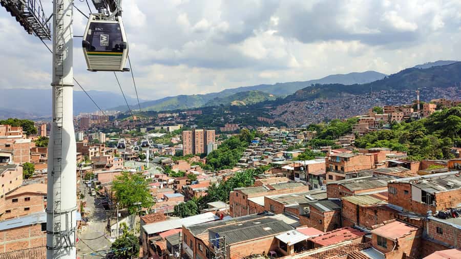 Medellin: Comuna 13 Graffiti Tour, Cable Car & Street Food - The main drawbacks: hills, weather, and limited food