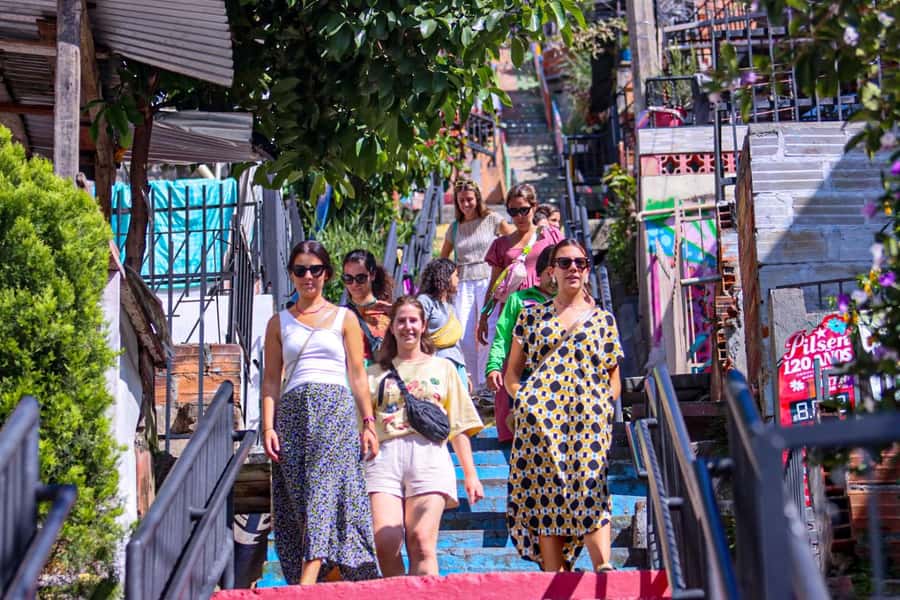 Medellín Comuna 13 local guides snacks and your own graffiti - Key points at a glance