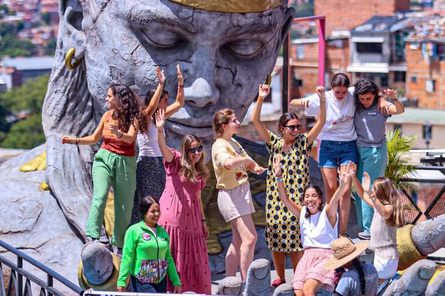 Medellín Comuna 13 local guides snacks and your own graffiti - What the $22 price really buys