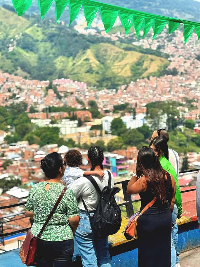 Medellín Comuna 13 local guides snacks and your own graffiti - The escalator project and Comuna 13 viewpoints