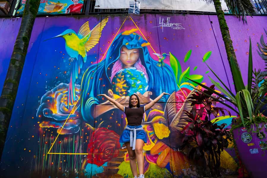 Medellín: Comuna 13 Tour with Snacks And Your Own Graffiti - Key points to know before you go