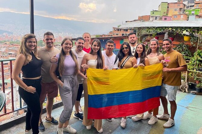 Medellín: Comuna 13 Tour with Spray Painting and ice cream - Why Comuna 13 works best with a guide