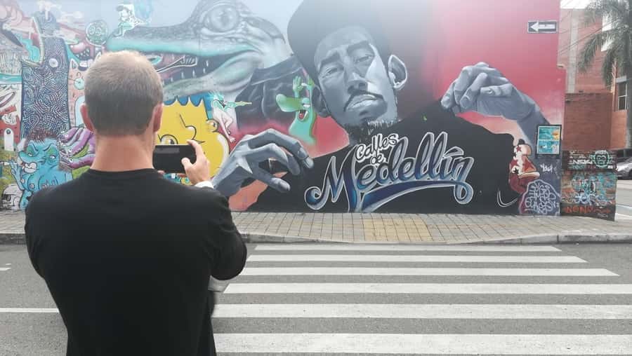 Medellín: Private Comuna 13 Street Art Tour - Practical tips for a smoother day