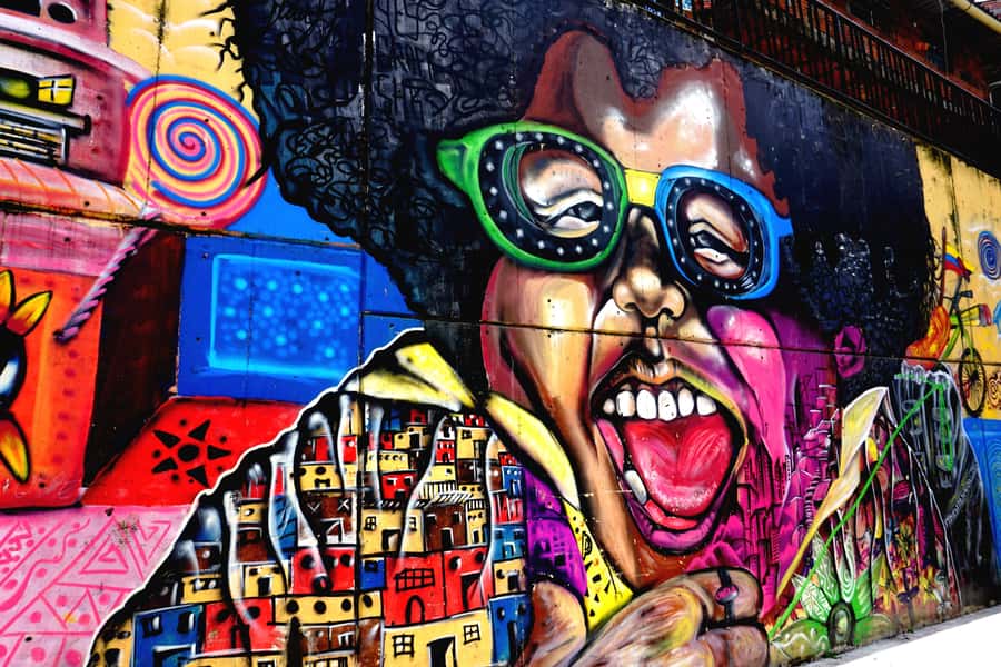 Medellín: Private Comuna 13 Street Art Tour - Riding the cable car into the hills
