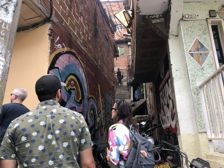Medellín: Private Comuna 13 Street Art Tour - Walking through Comuna 13 with local context