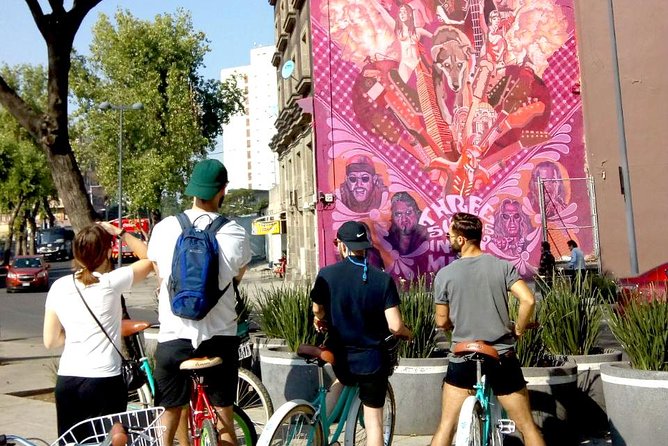 Mexico City: Art Naco, murals & street art bike tour - Street food turns the art tour into a city lesson