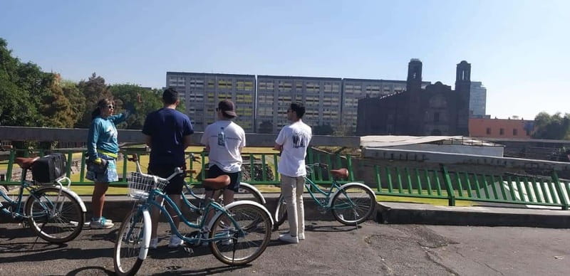 Mexico City: Art Naco, murals & street art bike tour - Traffic, confidence, and bike comfort