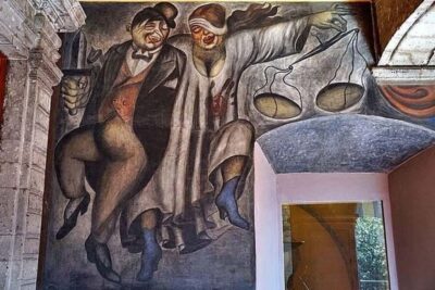 Historic Center Walking Tour with Murals