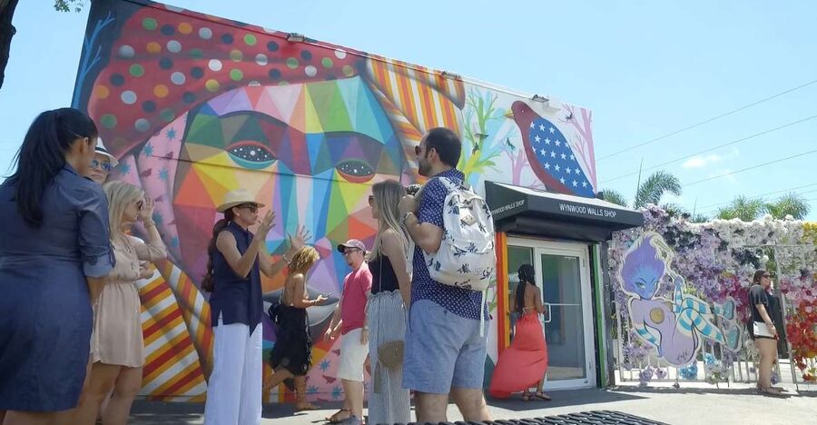 Miami: Wynwood Food and Art Tour - The Peter Tunney Gallery and graffiti styles