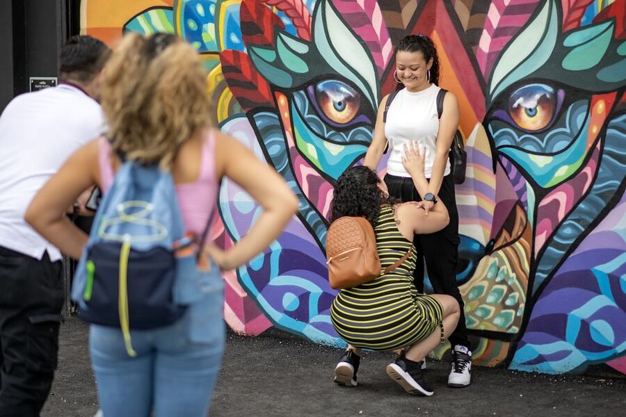 Miami: Wynwood Walls Skip-the-Line Ticket - Trying the complimentary spray-paint activity