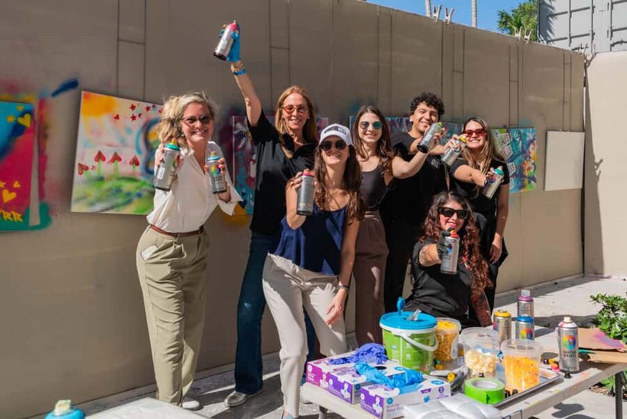 Miami: Wynwood Walls Spray Paint & Stencil Art Class & Entry - From Check-In to Your First Spray