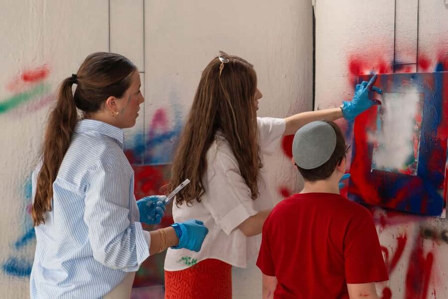 Miami: Wynwood Walls Spray Paint & Stencil Art Class & Entry - Using the Stencils and Finding Your Own Style