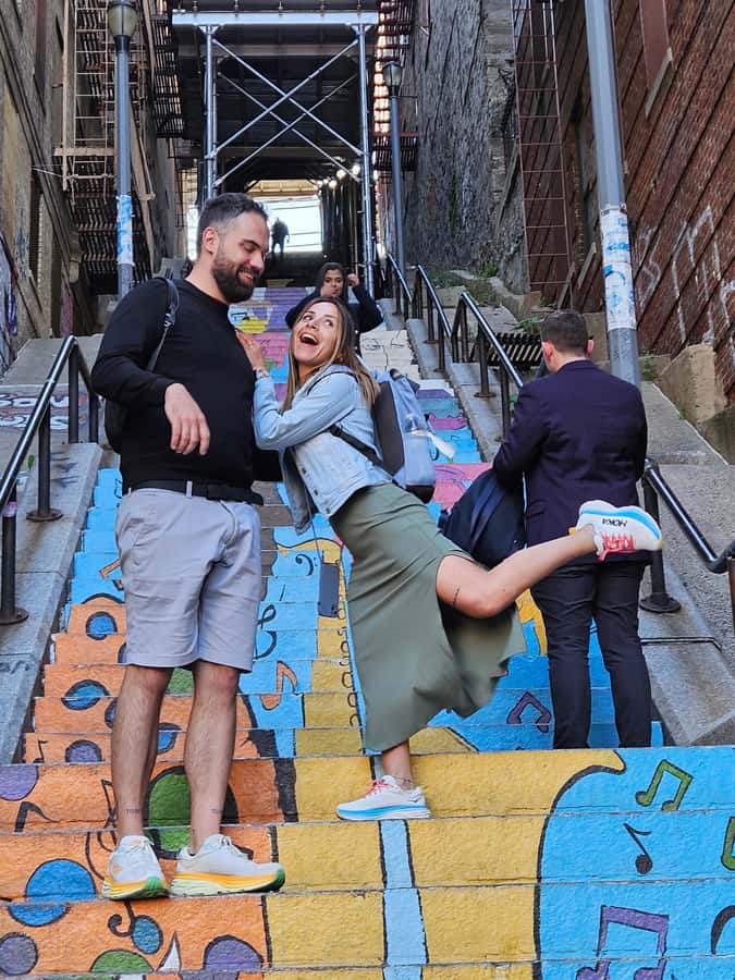 New York: Hip-Hop, Murals, Sports, and Dangerous Neighborhoods Tour - Harlem and the Apollo Theater