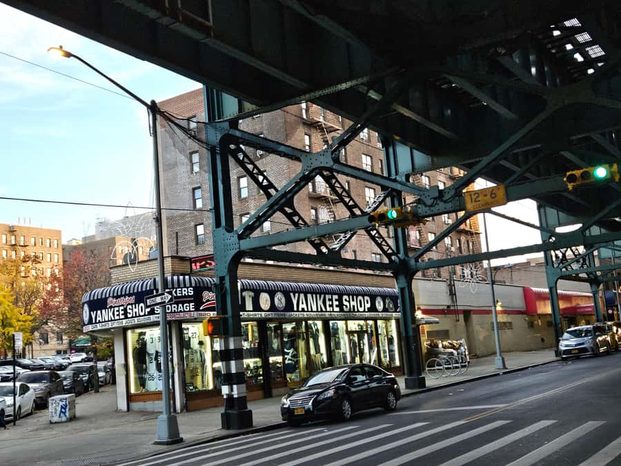 New York: Hip-Hop, Murals, Sports, and Dangerous Neighborhoods Tour - Why the subway matters