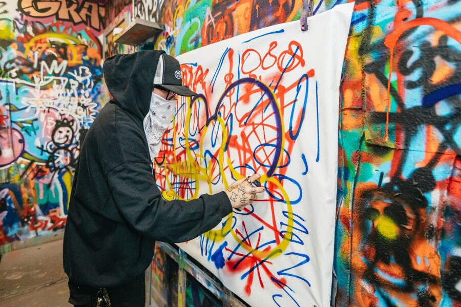 NYC: Brooklyn Graffiti Workshop with Local Artist - Entering Bushwick through 282 Meserole Street