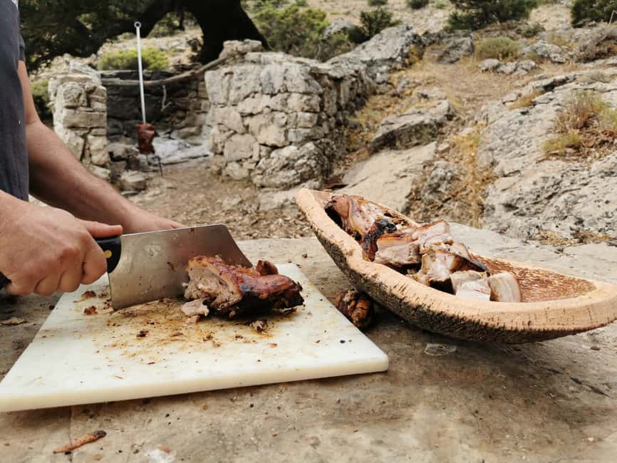Orgosolo Experience: Murals and Culture with a typical Lunch - A long Sardinian lunch with shepherd-made food