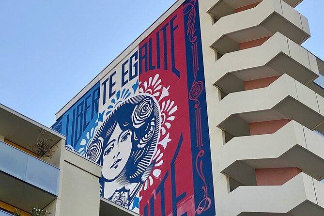 Paris Street Art, smartphone audioguided tour - Rue Pinel explains the business behind the art