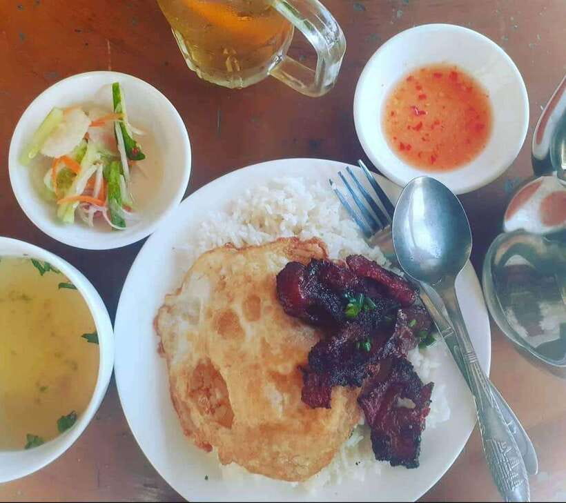 Phnom Penh | Food & Street Art Half Day Tour by Tuk Tuk - The second breakfast near BKK1