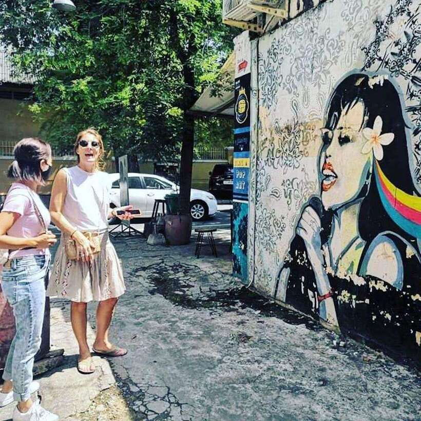 Phnom Penh | Food & Street Art Half Day Tour by Tuk Tuk - The final stop at Independence Monument