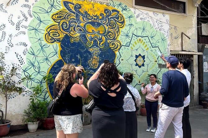 Phnom Penh's Morning Market and Street Art Tour by Tuk tuk - Boeung Keng Kang Market and the first breakfast