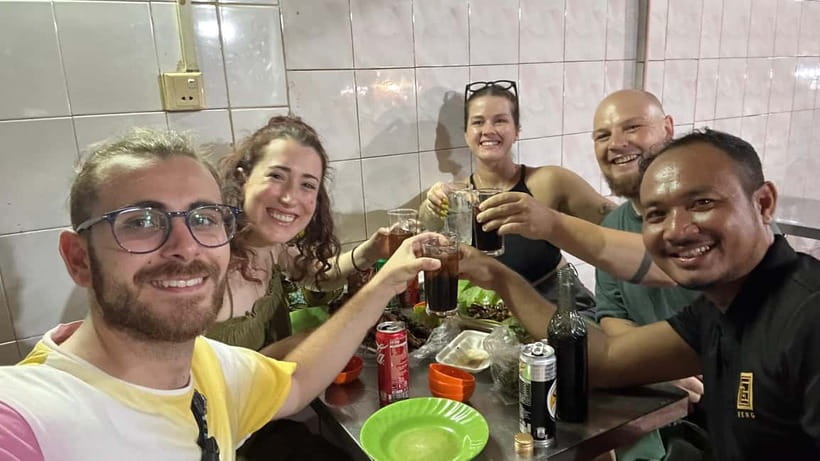 Phnom Penh: Street Art and Food Tour with Pickup and Beer - Guides, language, and group comfort