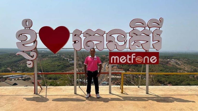 Phnom Penh: Street Art and Food Tour with Pickup and Beer - Pickup and the first street-art stops