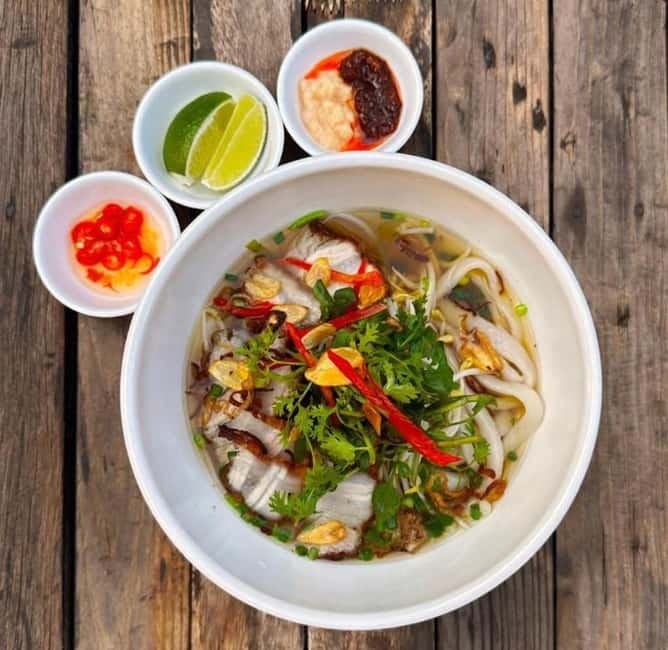 Phnom Penh: Street Art and Noodle Tour by Tuk Tuk - Why noodles and street art make a smart Phnom Penh pairing