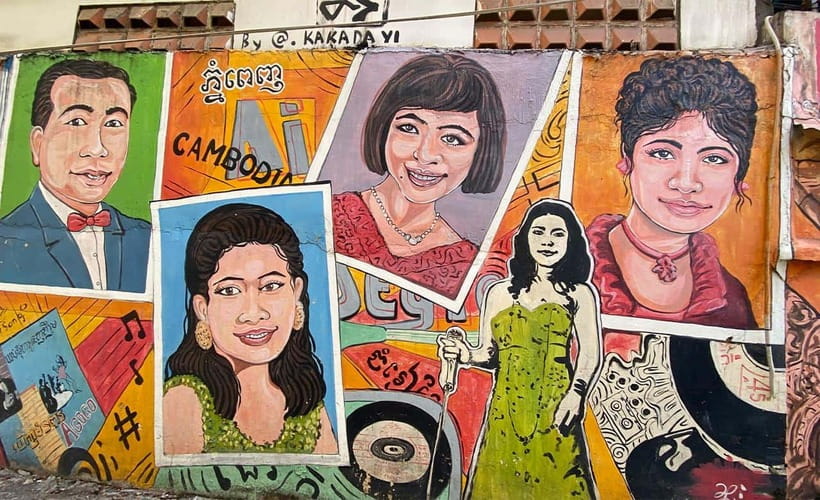 Phnom Penh: Street Art & Food Tour by Tuk-Tuk - Reading a Cambodian market