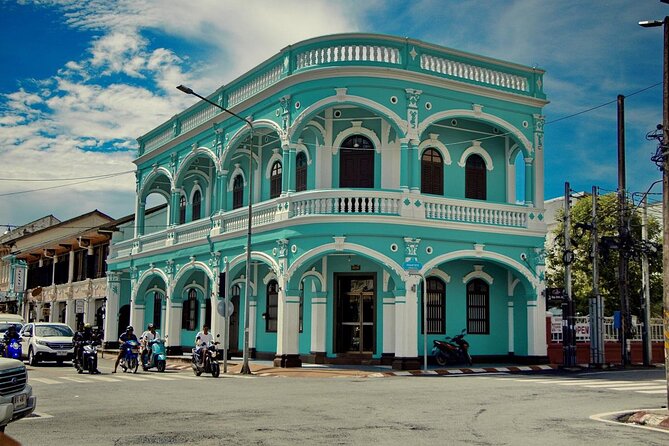 Phuket: Old Town Morning Street Art Walking Tour with Lunch - Key points to know before booking