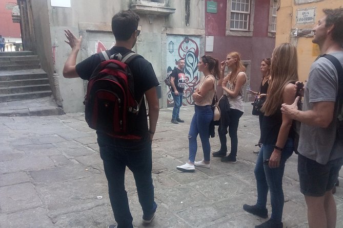 Porto Street Art Tour - Small works, big murals, and the guide’s iPad