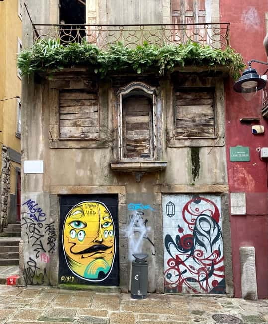 Porto Tour: Street Art & Architecture Experience 3h - Cedofeita brings art, cafés, and neighborhood character