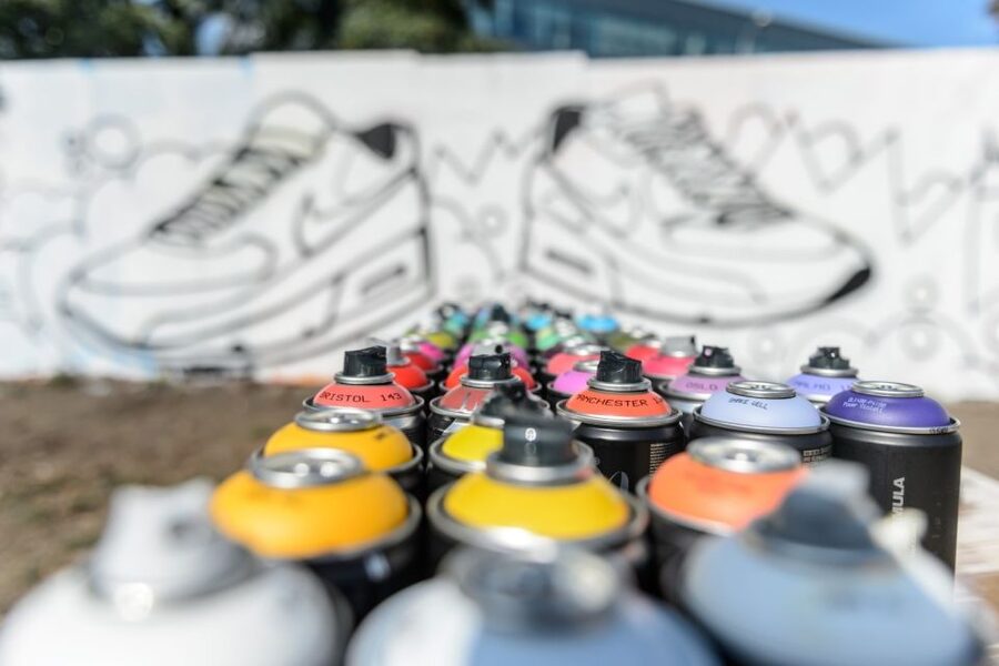 Prague Graffiti Workshop For Groups & Team-Building Groups - Learning fades, shadows, outlines, and fills