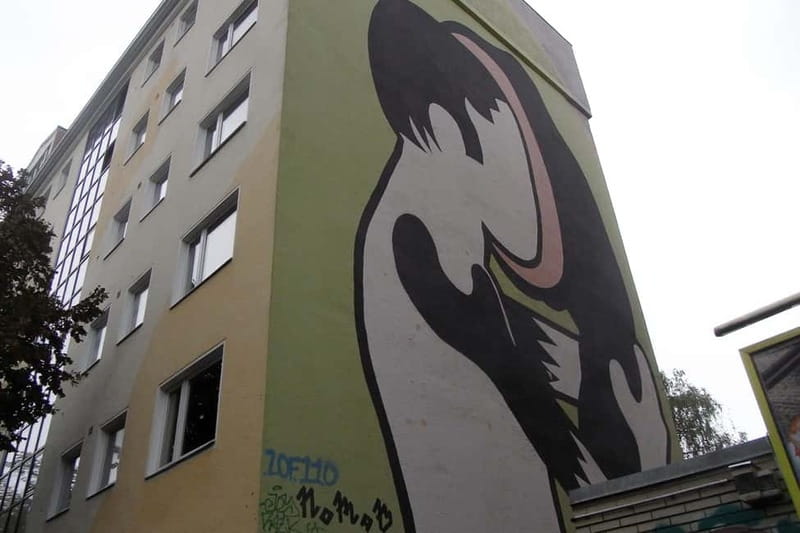 Private Alternative Berlin Tour -Murals, Graffiti and Squats - Potsdamer Platz and the new Berlin