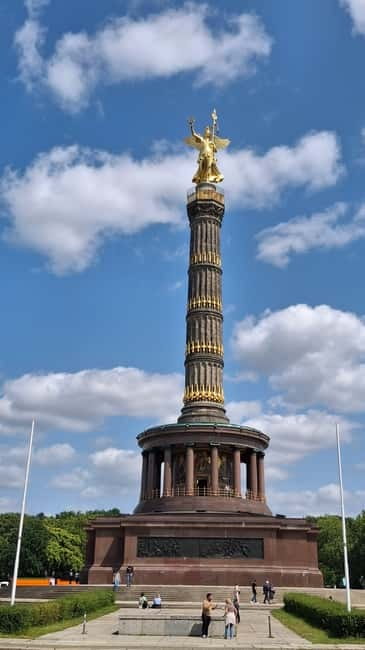 Private Alternative Berlin Tour -Murals, Graffiti and Squats - A private guide changes the pace