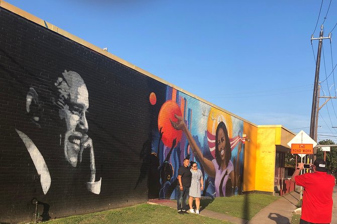 Private Houston Mural Instagram Tour by Cart - The guides shape the quality of the ride
