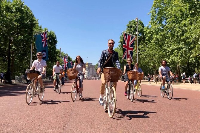 Private Royal London Bike Tour with pub & street art - Why a bicycle works so well for royal London