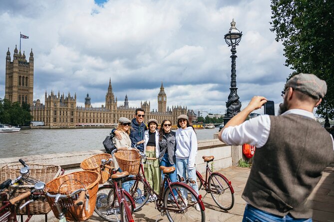 Private Royal London Bike Tour with pub & street art - Trafalgar Square and a pub with a rough old reputation