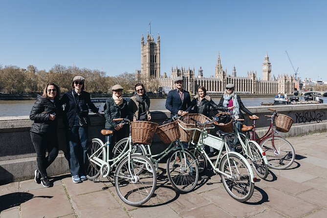 Private Royal London Bike Tour with pub & street art - Finishing at the Banksy Tunnel with spray paint