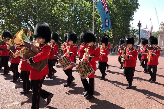 Private Royal London Bike Tour with pub & street art - Price, group size, and the real value