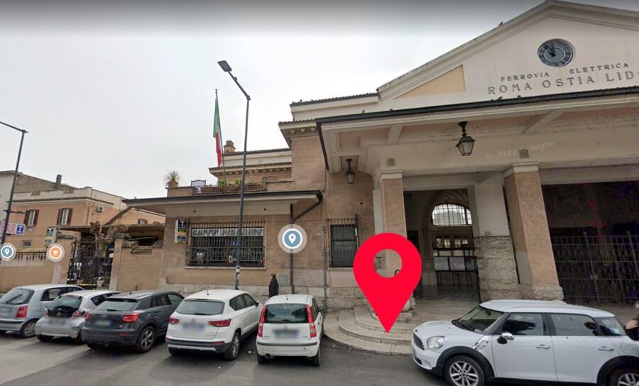 Rome: Ostiense Graffiti and Modern Street Art Walking Tour - Meeting at the Pyramid of Cestius