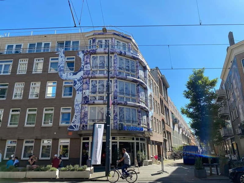 Rotterdam Street Art tour: Including specialised guide - West-Kruiskade and the city’s multicultural character