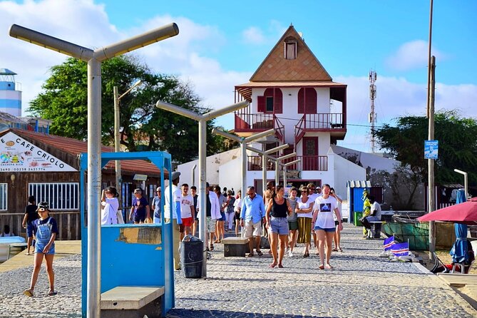 Sal island: Private Santa Maria City Tour, Street Art and Tapas - Cape Verdean art and souvenirs