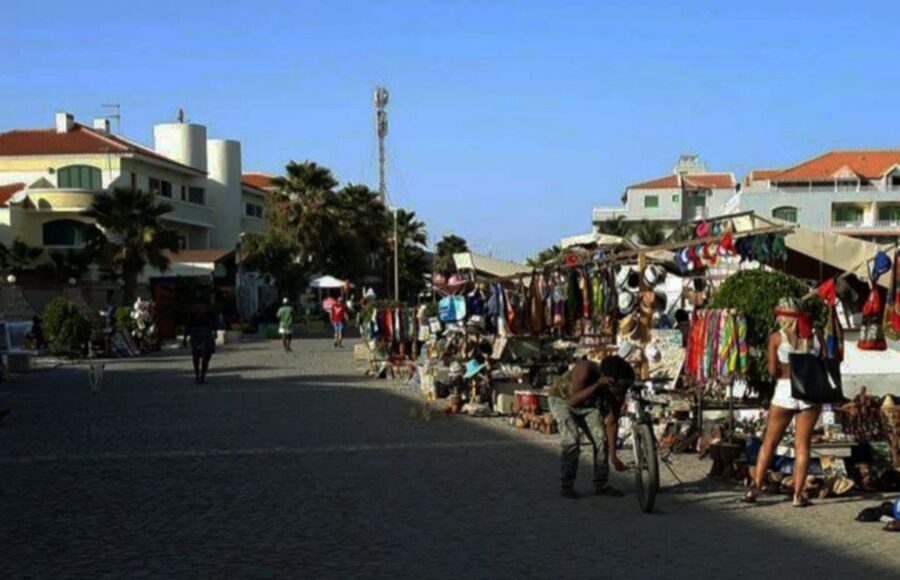Sal island: Santa Maria city tour, street art and tapas - Finding places to eat after the tour