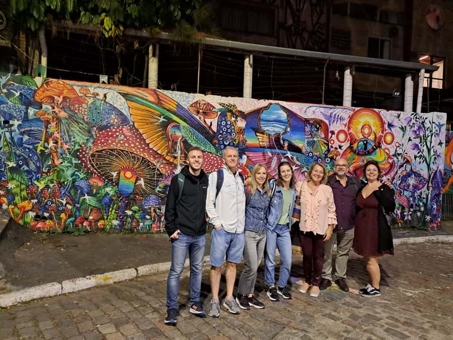 São Paulo: Bar and Street Art Crawl with Local Guide - Starting with a drink and meeting the group