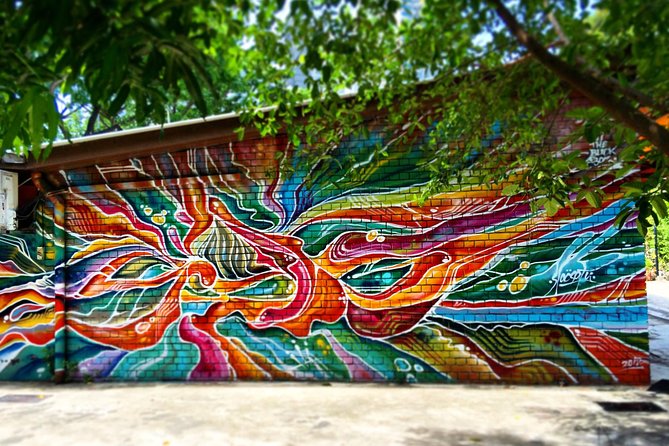 Singapore Street Art Hunting in Kampong Glam: Self-Guided Tour - Bugis Village and the start of the art hunt