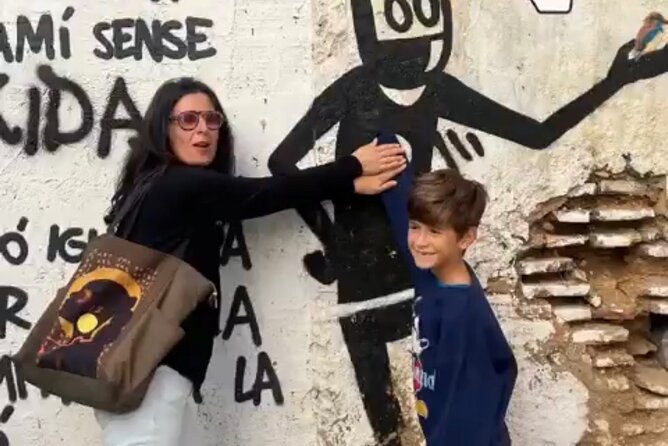 Small-Group Graffiti Tour and Workshop in El Carmen - Why the six-person limit matters