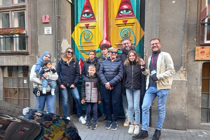 Street Art and Alternative Tour in Budapest - A slow walk through narrow streets