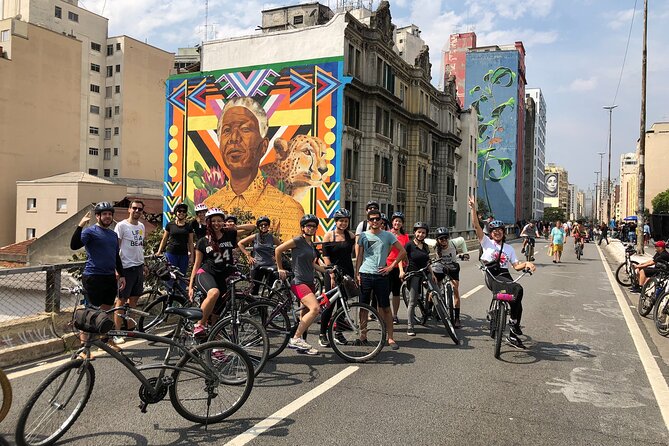 Street Art and Park Bike Tour - From urban neighborhoods to the Minhocão Overpass