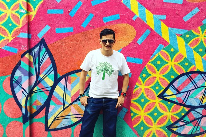 Street Art Guided Tour in Madrid - Esta es Una Plaza and community-made space