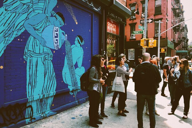 Street art tour at Soho - The Wall and the Gateway to SoHo